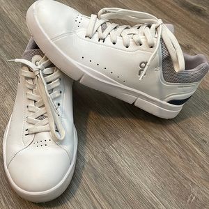 ON running The Roger Womens Sneakers